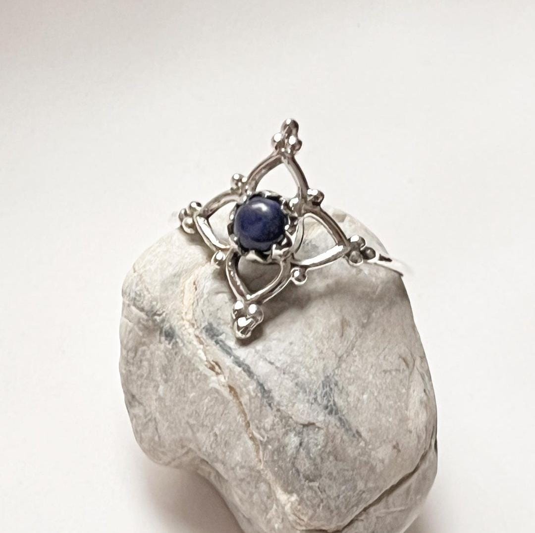 Lapis Lazuli Gemstone Flower Silver Ring for Bold Fashion