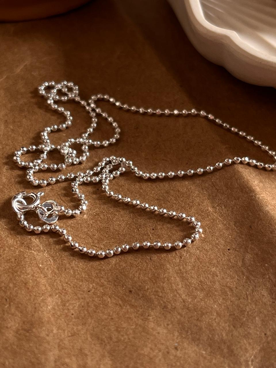 Modern dot ball silver chain with a polished and elegant look