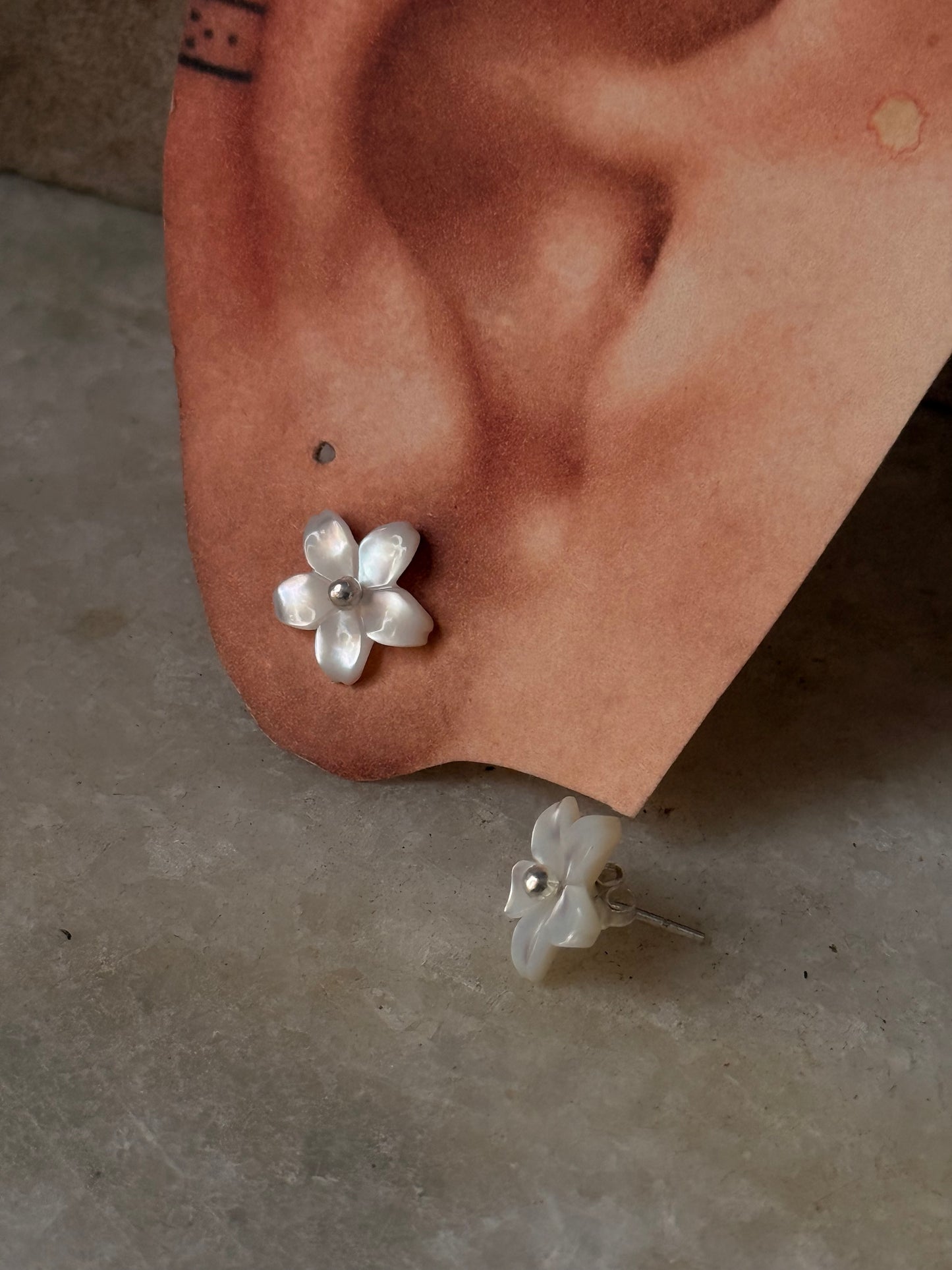 925 Sterling Silver Mother of Pearl Flower Carved Studs
