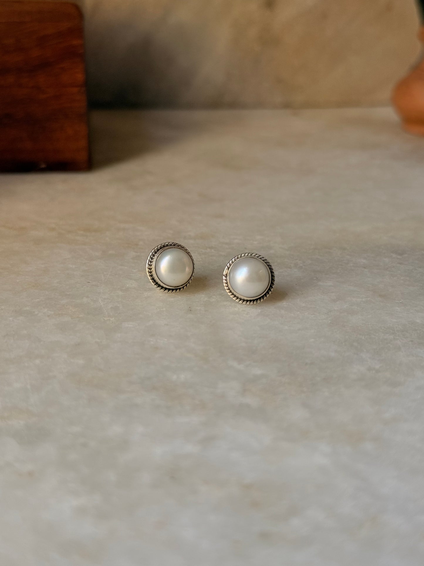 925 Sterling Silver Classic Fresh Water Pearl Round Studs Daily Wear Earrings
