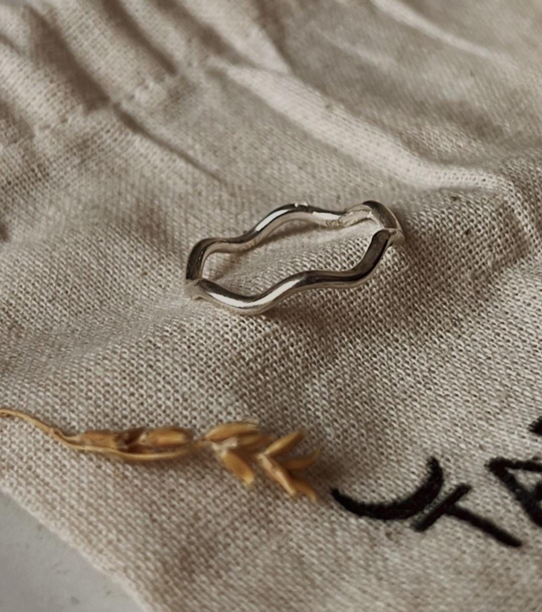 925 sterling silver wavy band ring