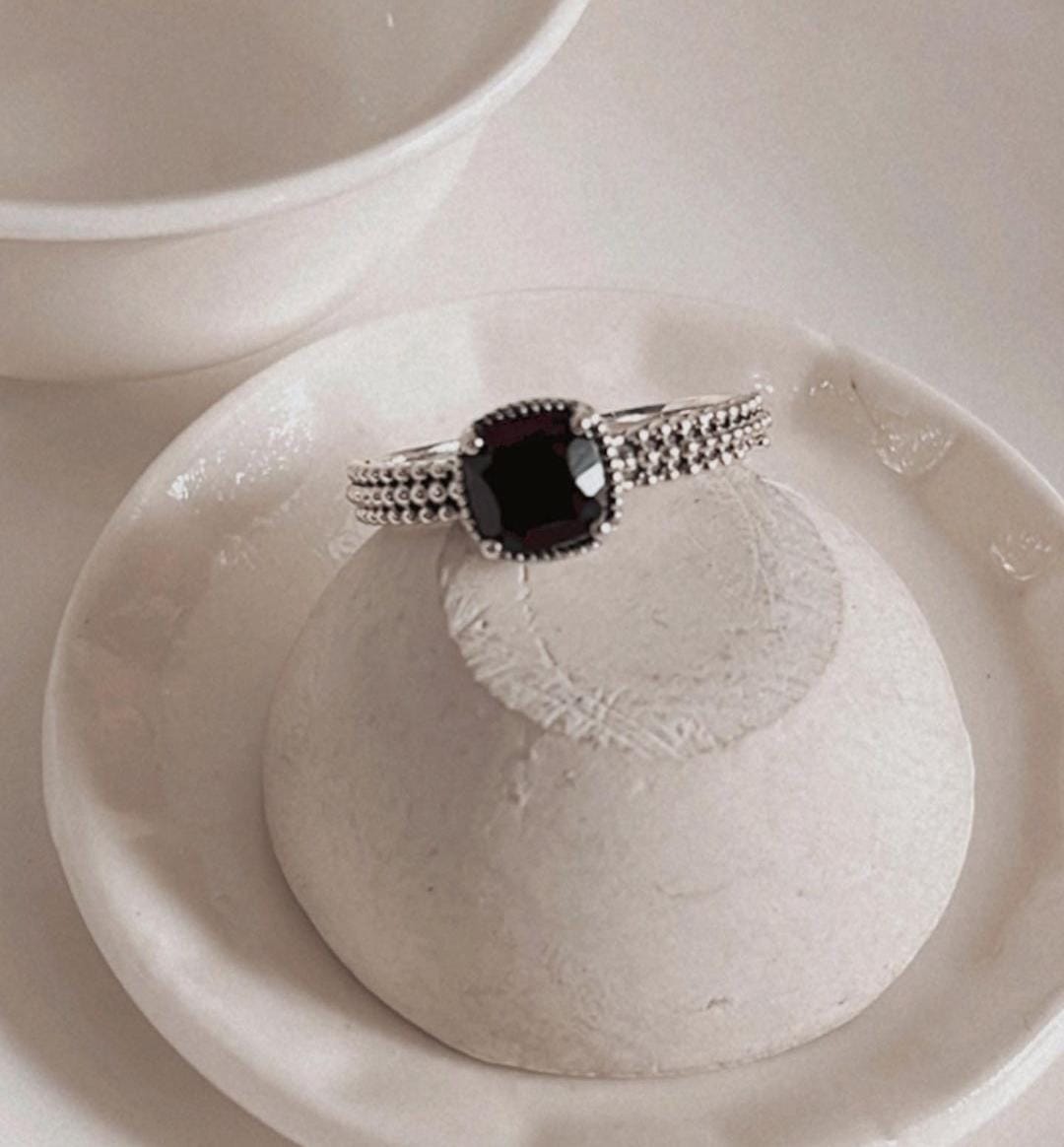 Sophisticated Vintage Silver Ring with Square Cut Black Onyx