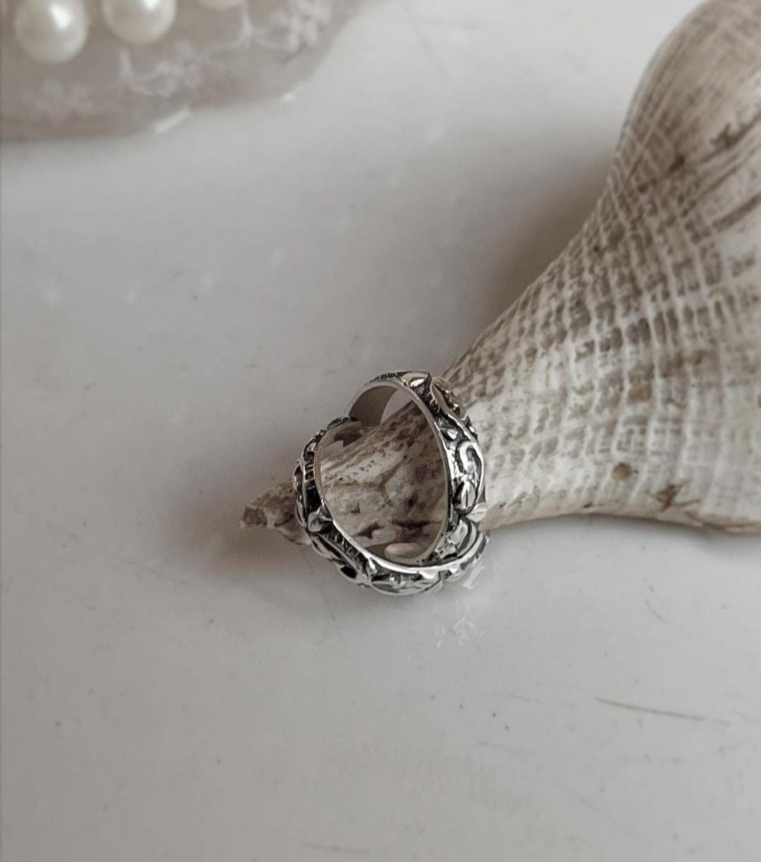 Vintage-inspired pure silver toe ring
