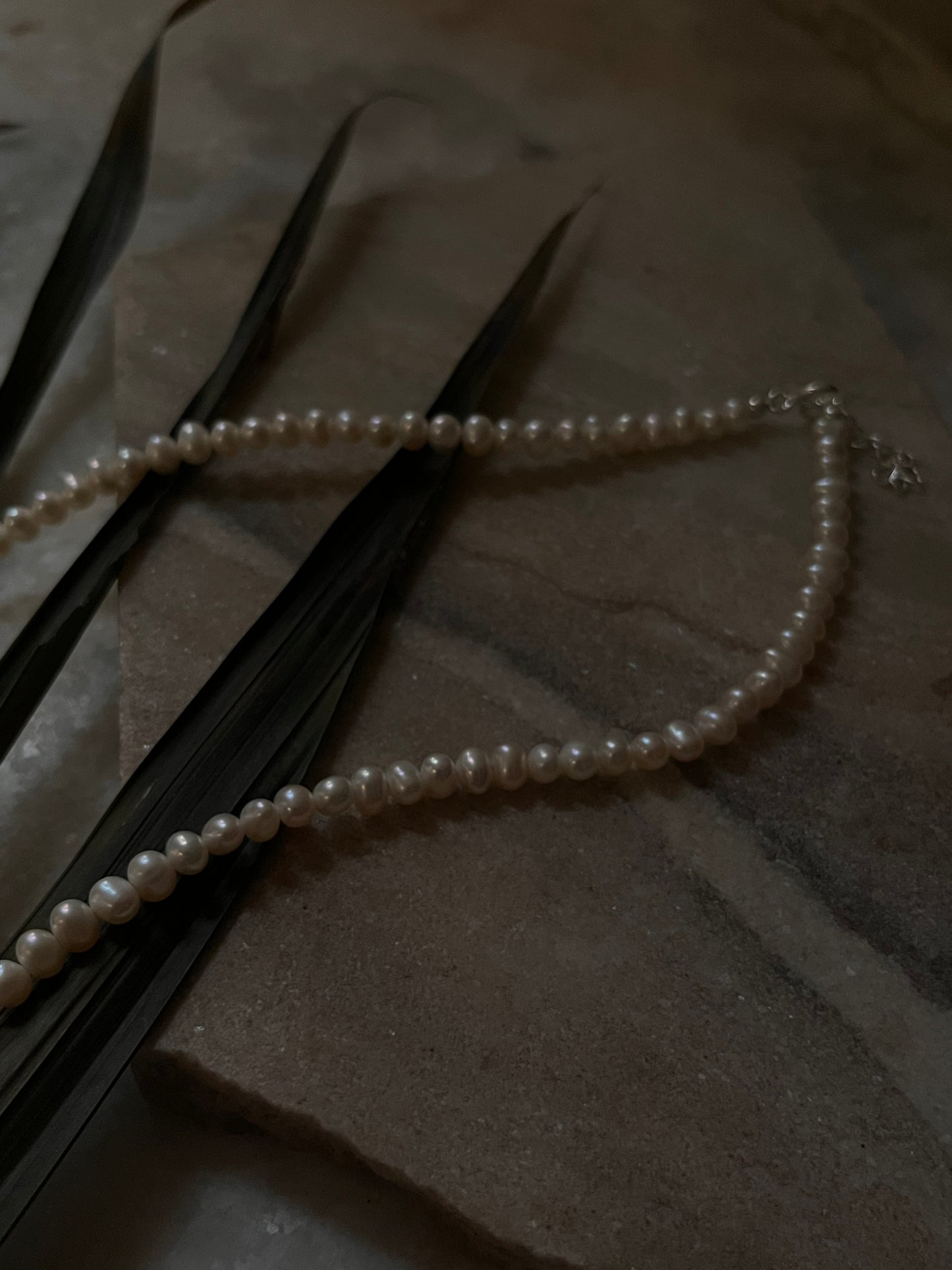 Freshwater pearl baati choker necklace in sterling silver lock style