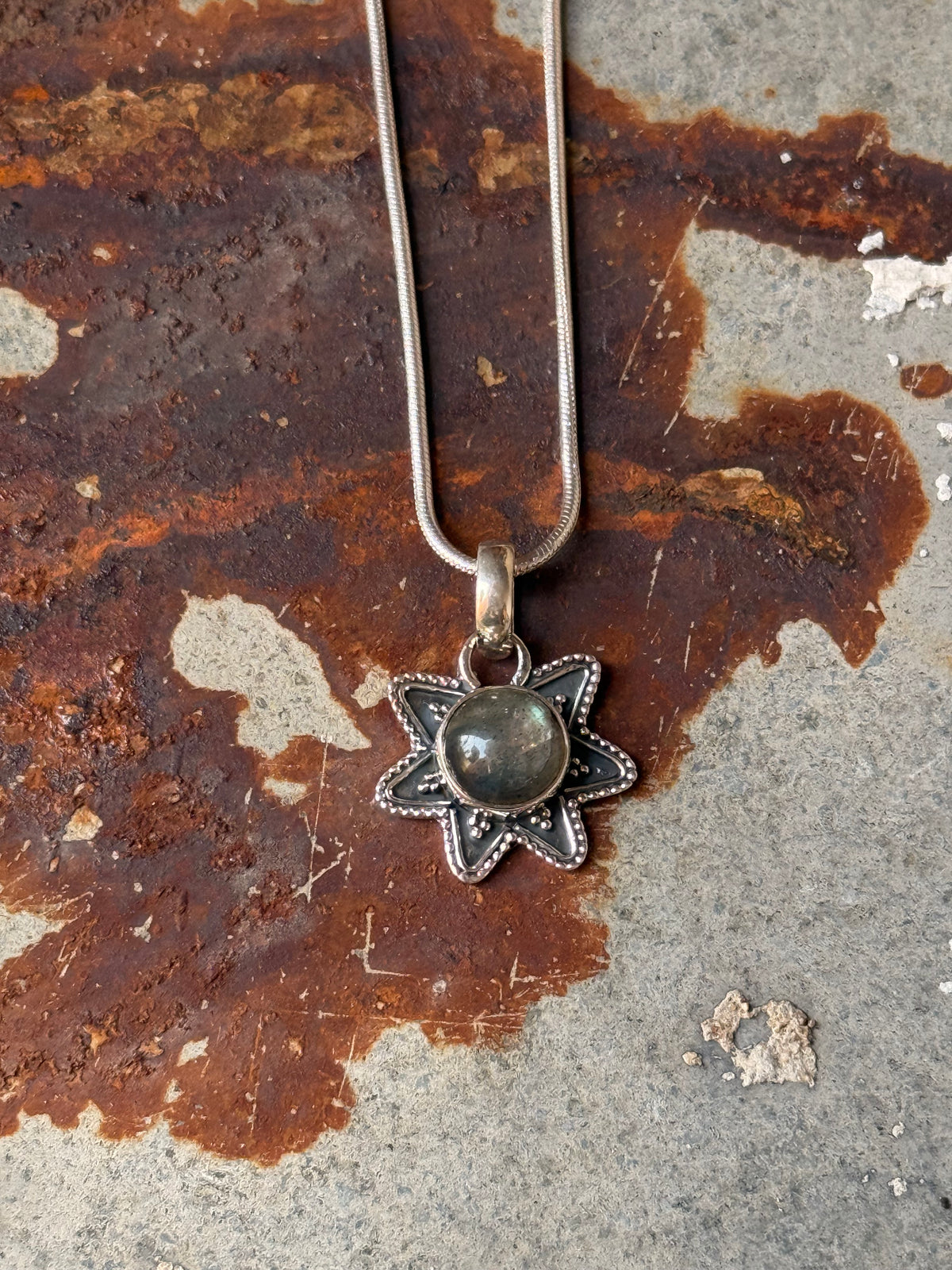 925 Sterling Silver Labradorite Flower Boho Pendant