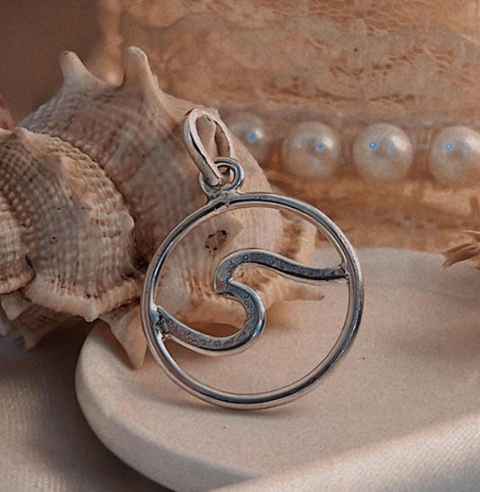 Wave round sterling silver pendant