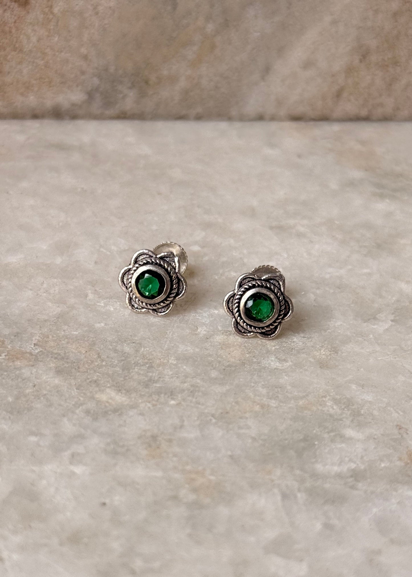 925 Sterling Silver South Screw Green Cz Flower Studs