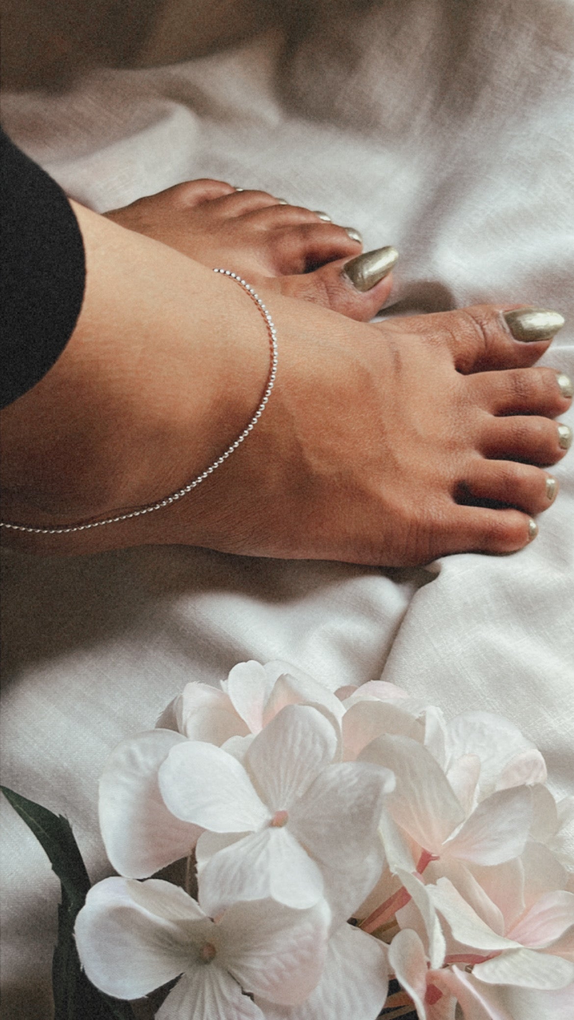 Sleek pure silver anklet with shiny dot details