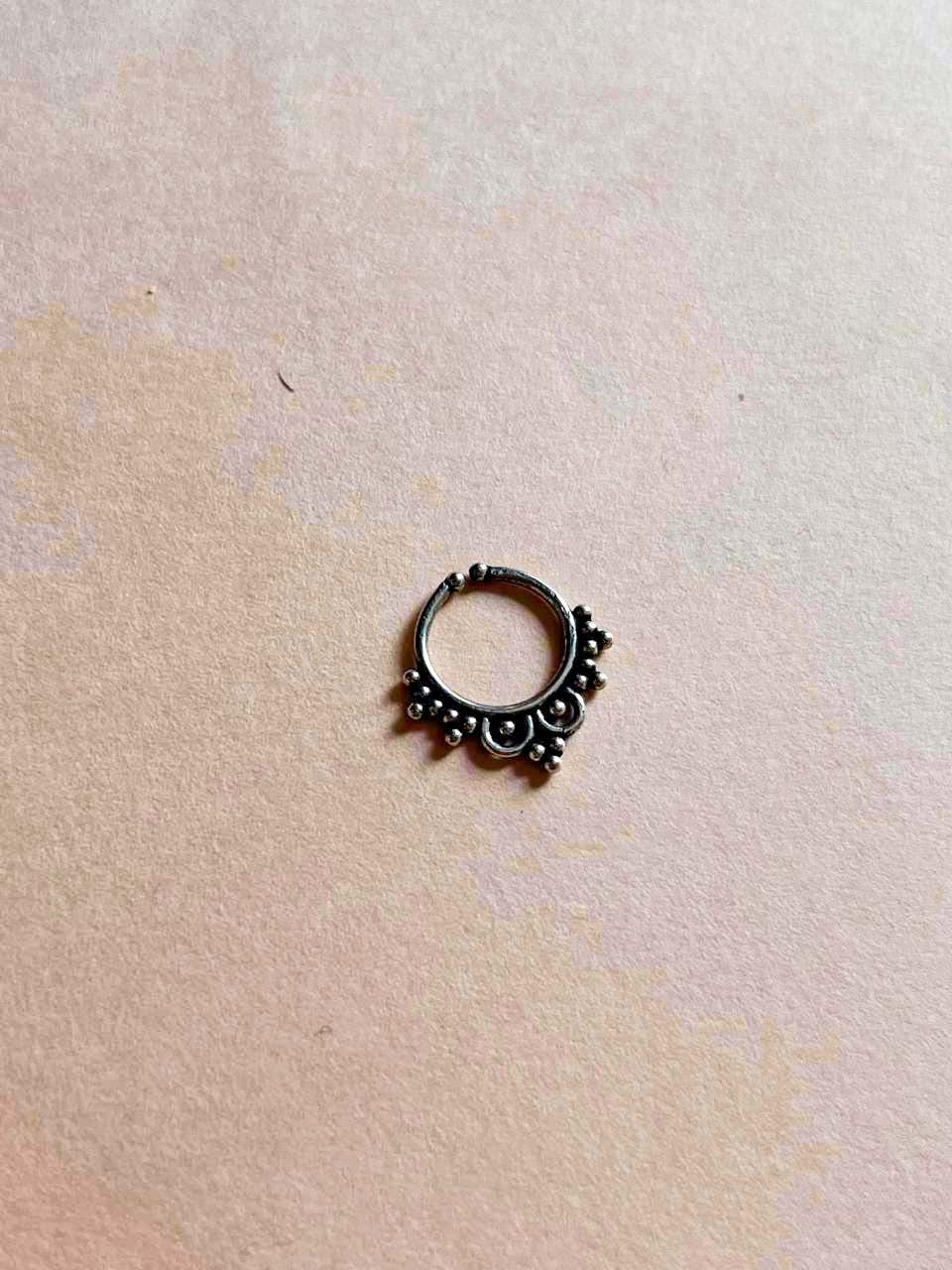 Elegant clip-on septum ring design 3 in polished silver