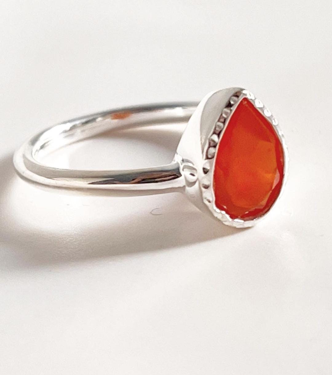 Stylish carnelian pear silver ring with smooth finish