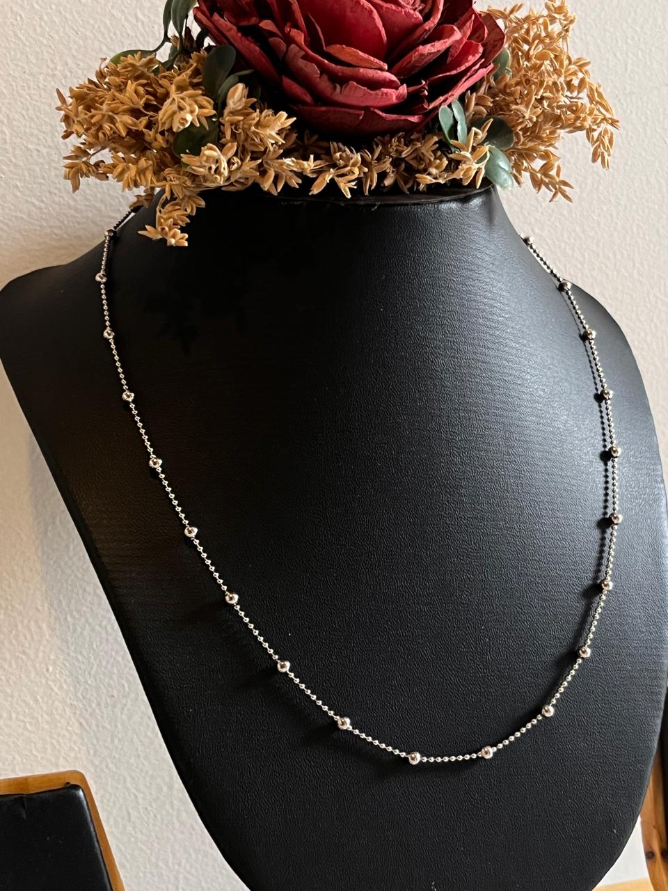 Minimalist satellite chain with dotted pattern in sterling silver