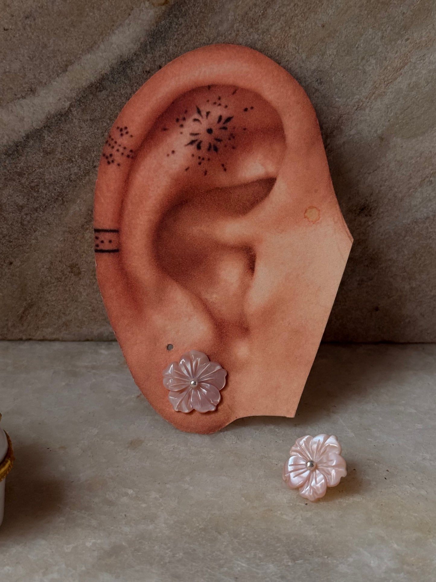 925 Sterling Silver Pink Mother Of Pearl Flowers Carved Studs