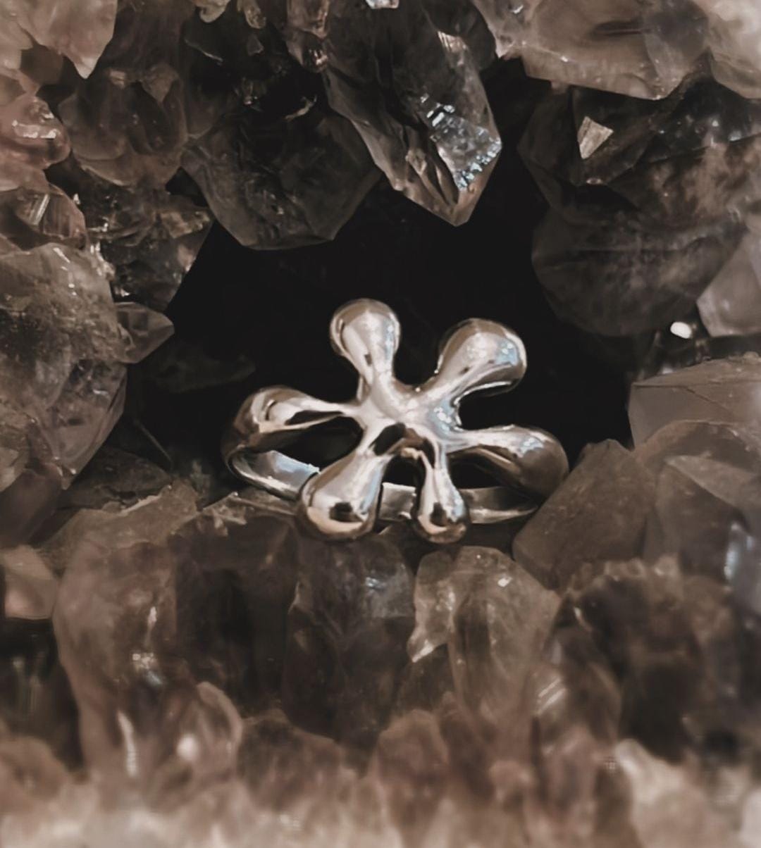 Molten Drip Silver Ring with Fluid, Contemporary Design