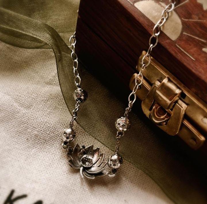 Sophisticated pure silver anklet with Divine Lotus symbol and smooth shine