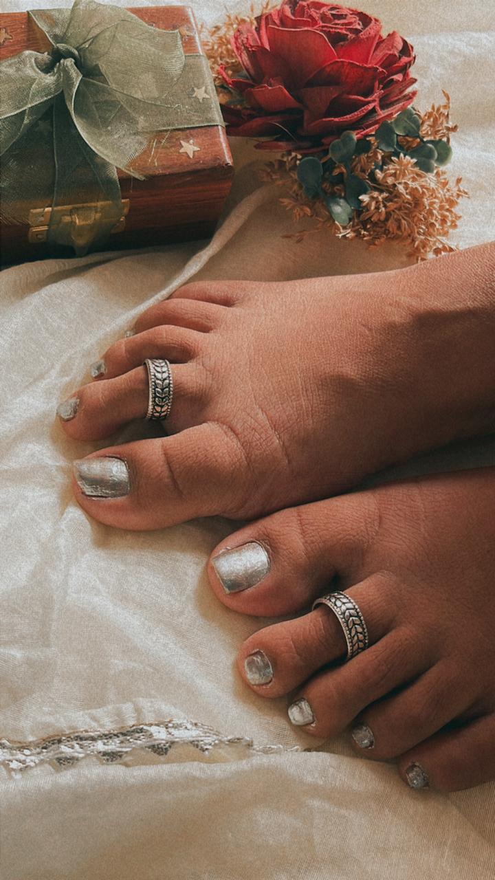 Elegant Leafy Antique Silver Toe Ring for Timeless Fashion
