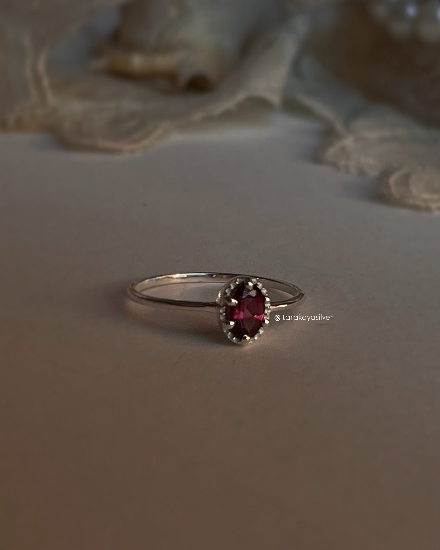 Solitaire Rhodolite Garnet Ring in 925 Silver – Vintage Design