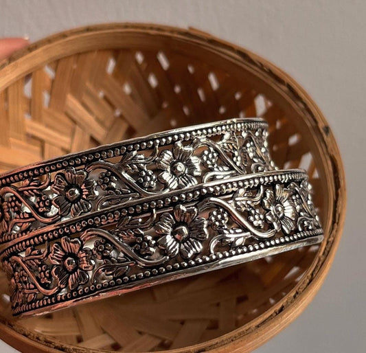 Phoolwari Jaali Antique Silver Bangles