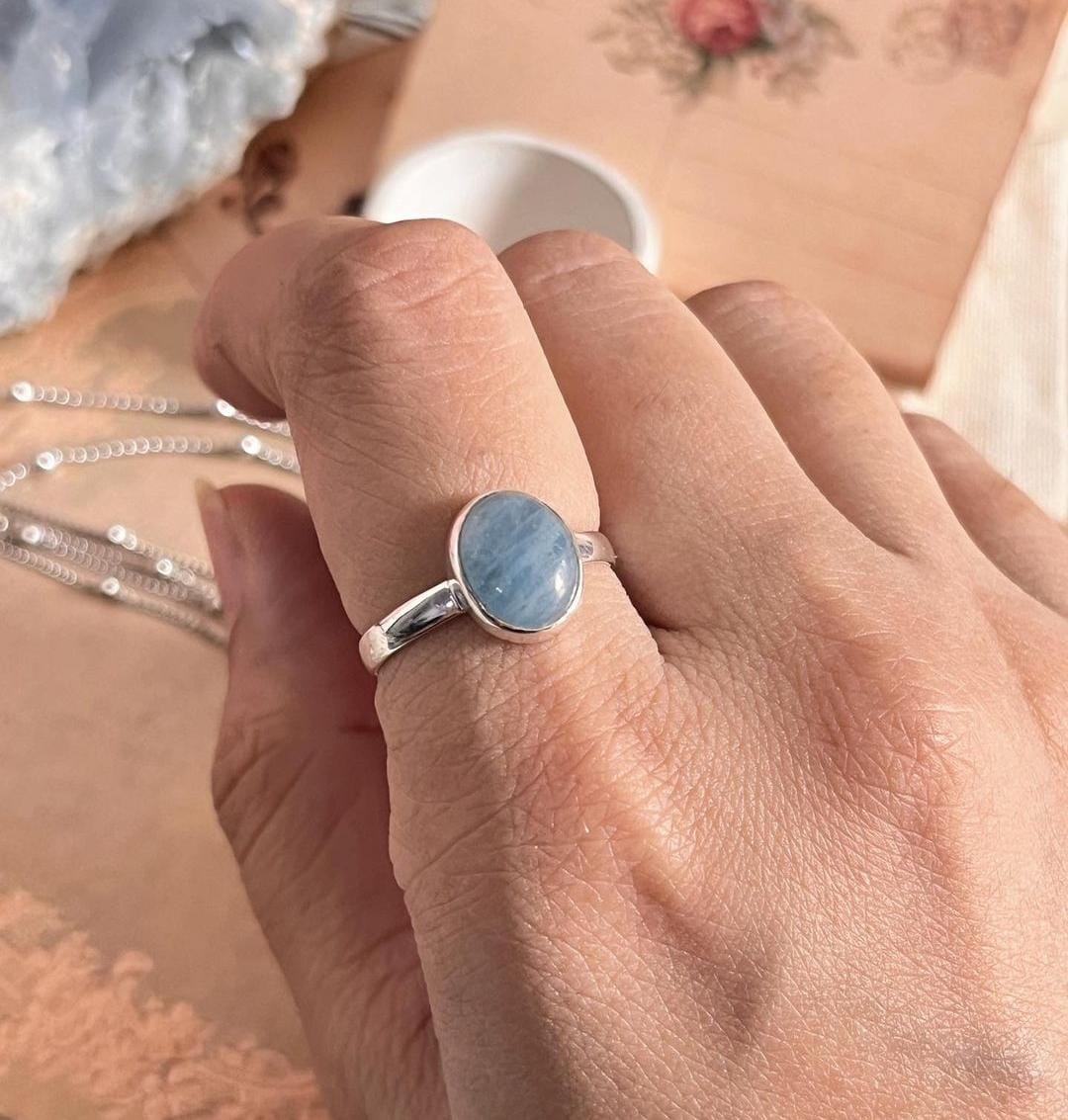 Charming oval aquamarine silver ring with natural stone setting.