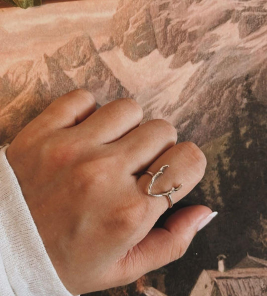 Sleek Antler 2 silver ring with unique antler-inspired design.