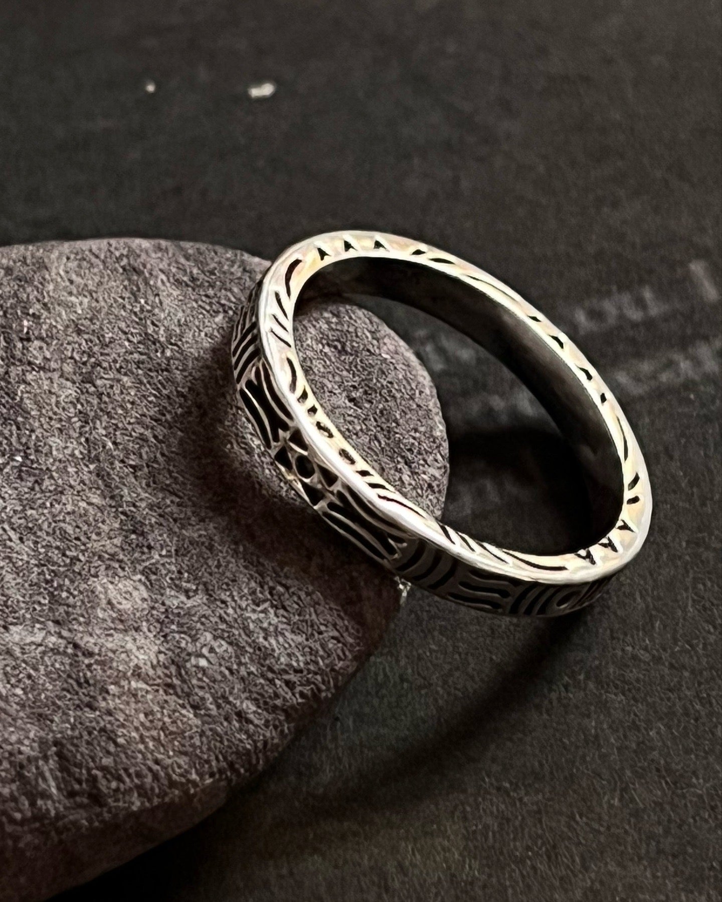 925 sterling silver tribal engraved side band ring
