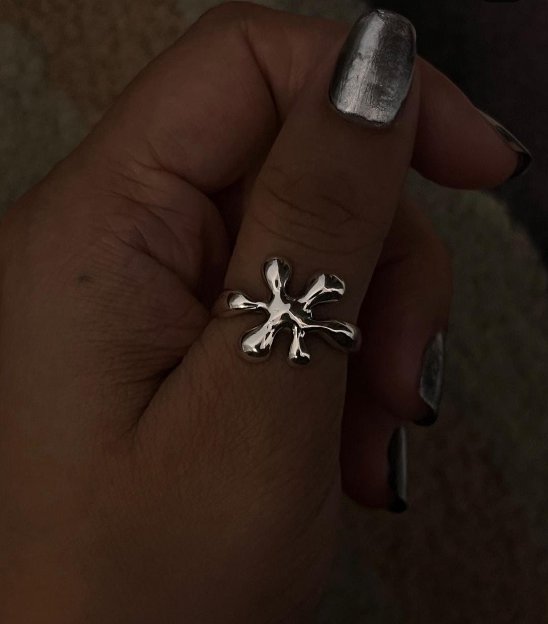 Charming Molten Drip Silver Ring for a Unique Fashion Statement