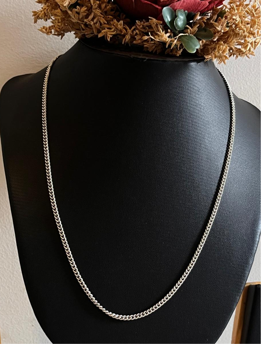Chic curb med thick silver chain with durable, polished links