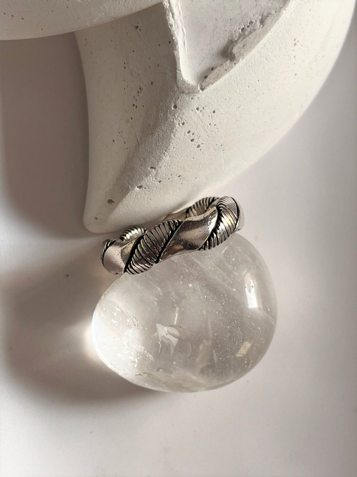 Chic double design silver band ring with contemporary style for all