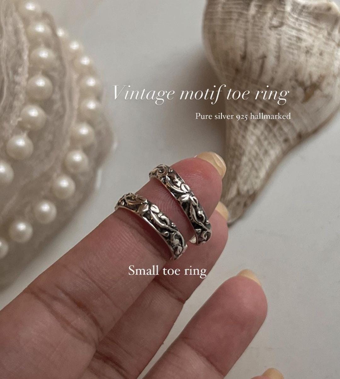Vintage motif pure silver toe ring