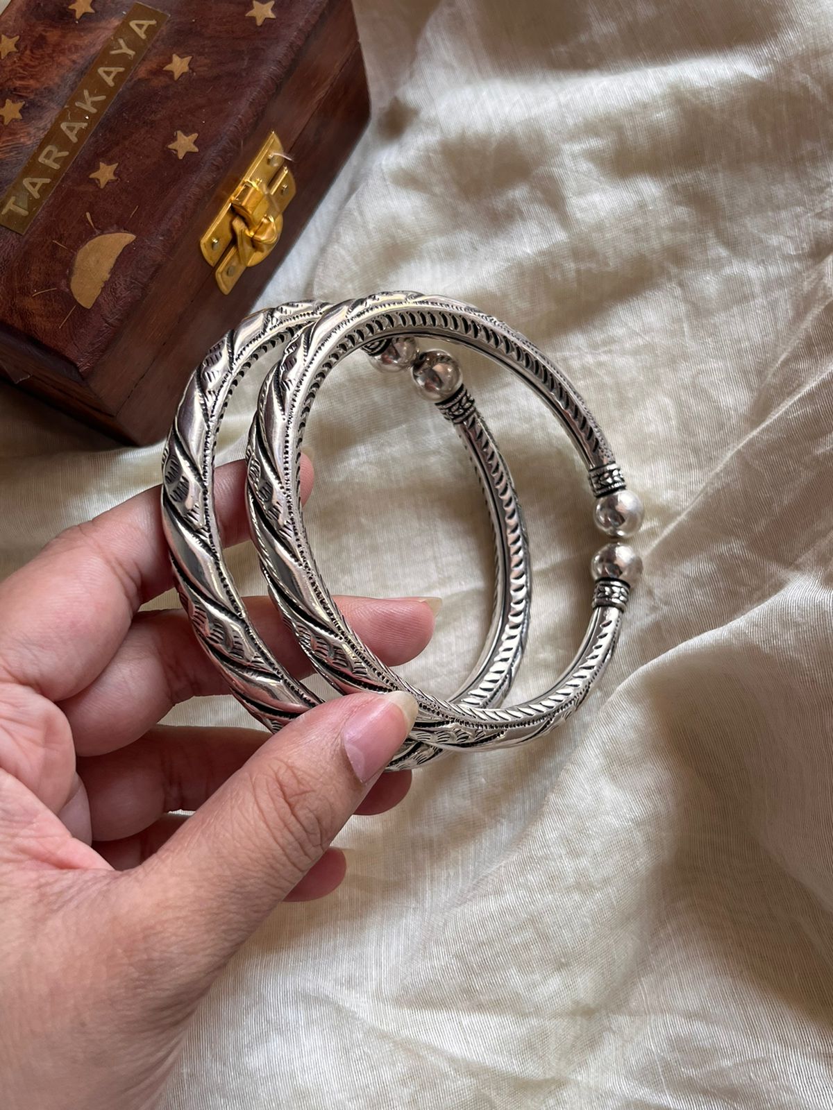 Elegant Pure Silver Leg Kada with Intricate Detailing