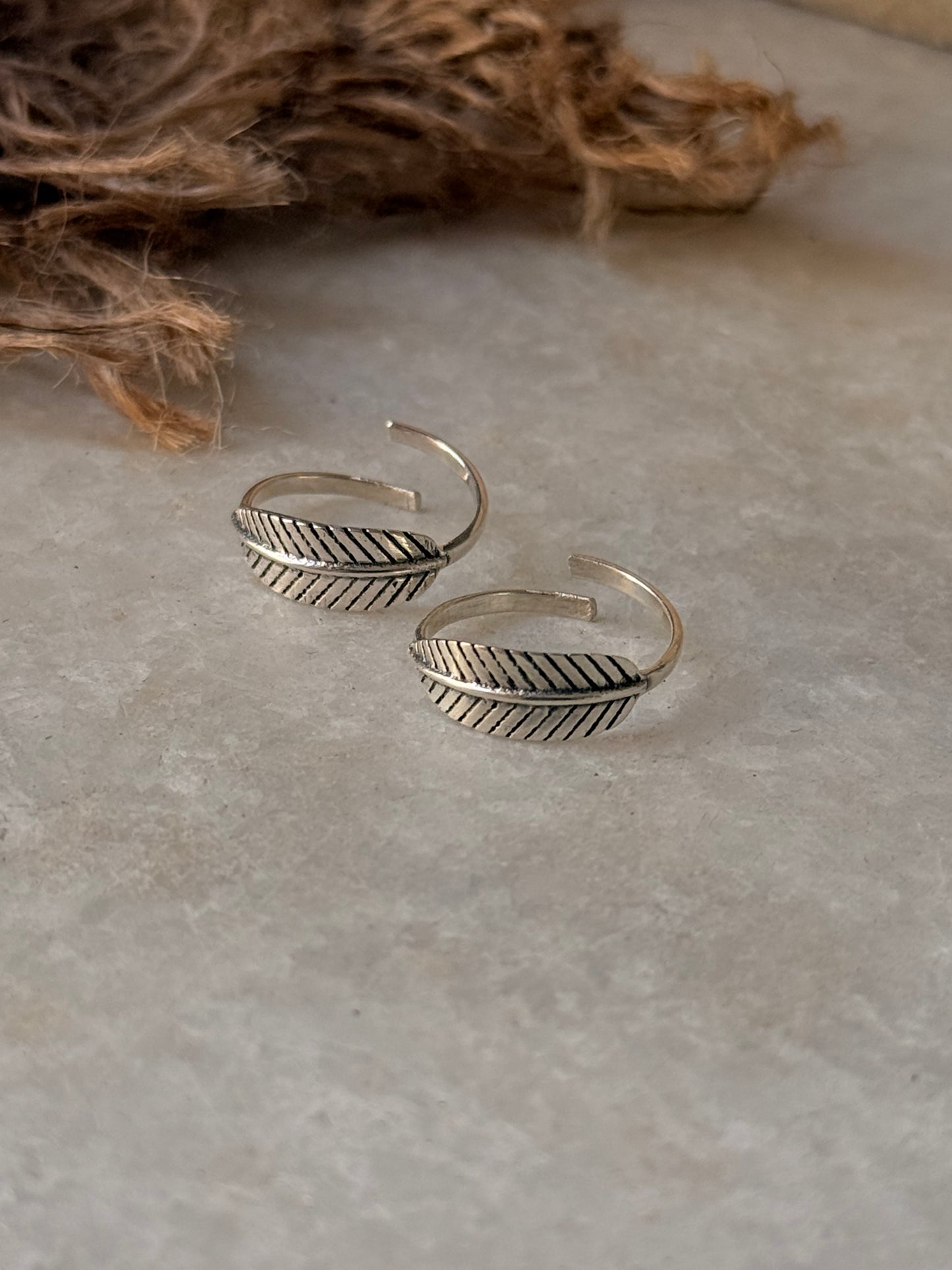 925 Sterling Silver Leaf Detailed Toe Ring