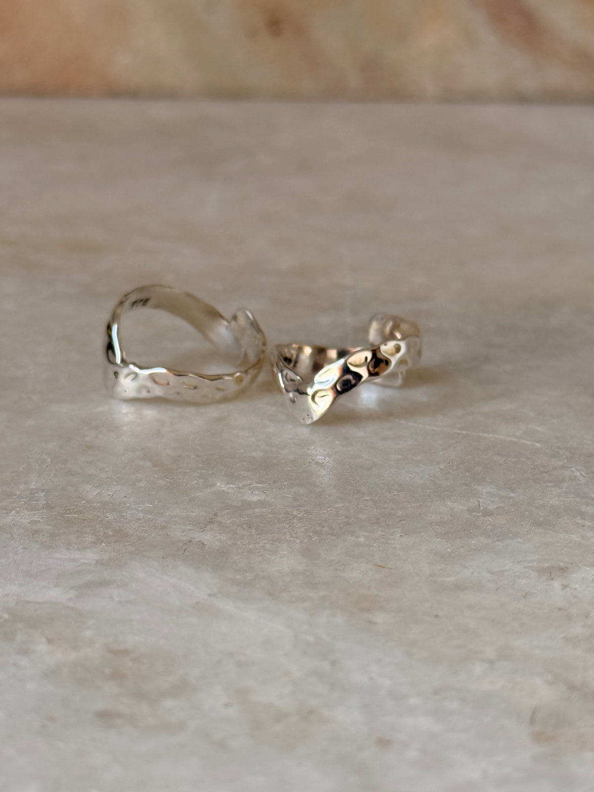 925 Sterling Silver V hammered Sleek Toe Ring