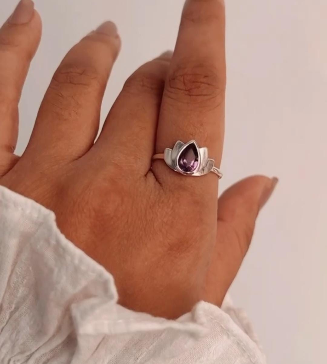 Elegant Silver Ring Featuring Amethyst and Lotus Design