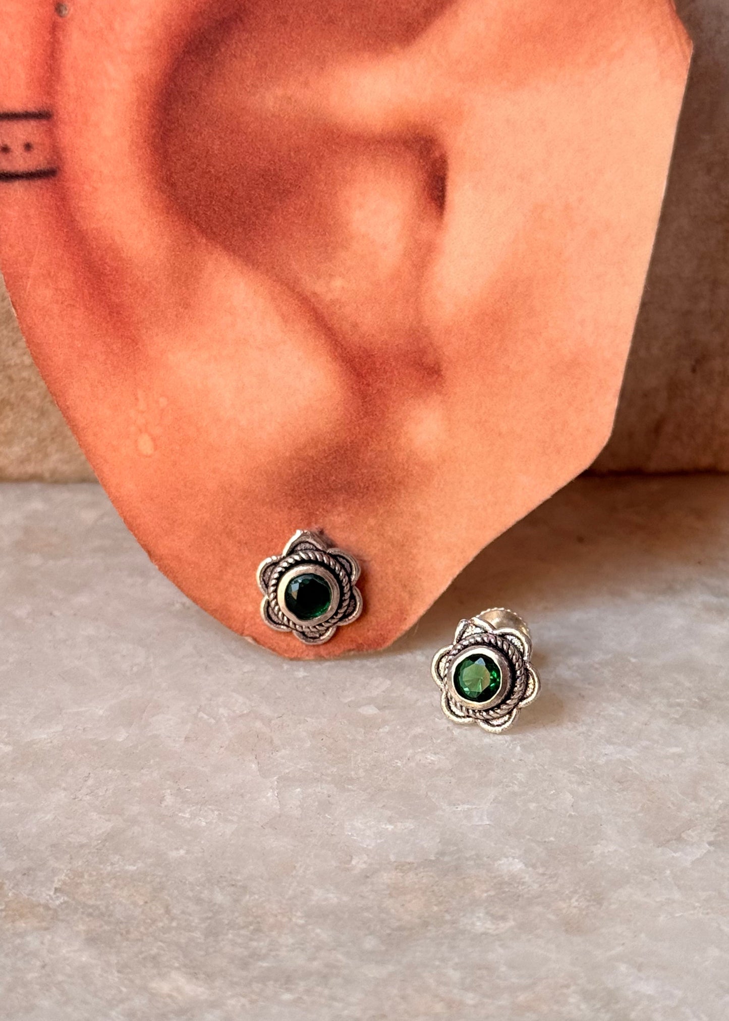 925 Sterling Silver South Screw Green Cz Flower Studs