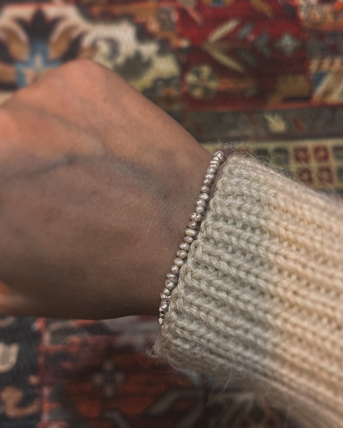 Elegant Basra Freshwater Pearl and Silver Bracelet