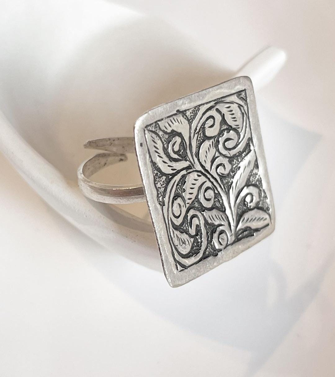 Adjustable silver 925 ring with antique tribal Chitai flower craftsmanship.