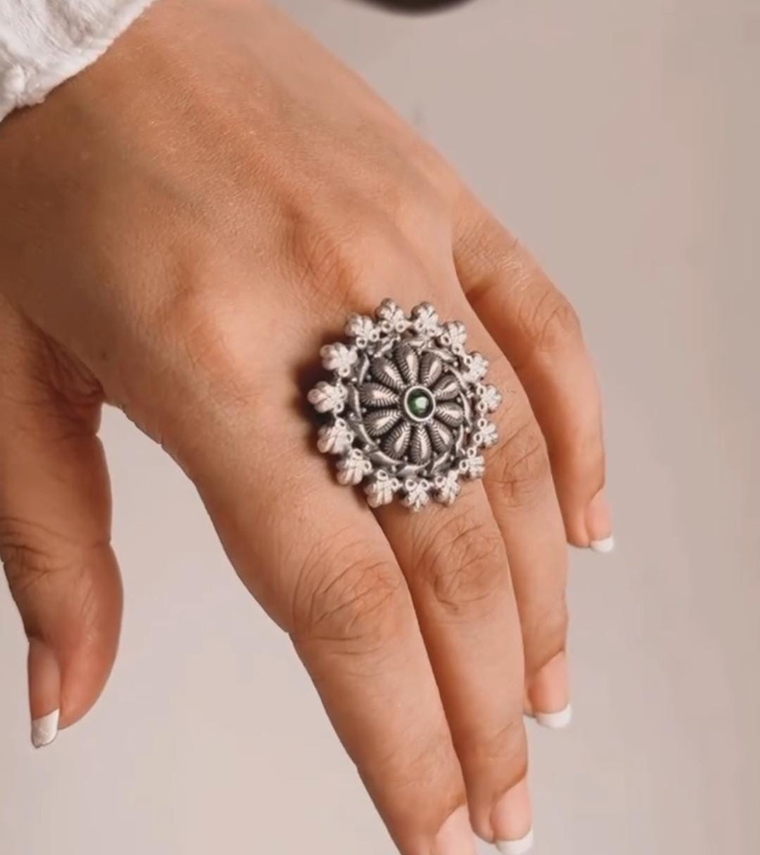 Vintage-inspired adjustable silver 925 ring with a green flower mandala design.