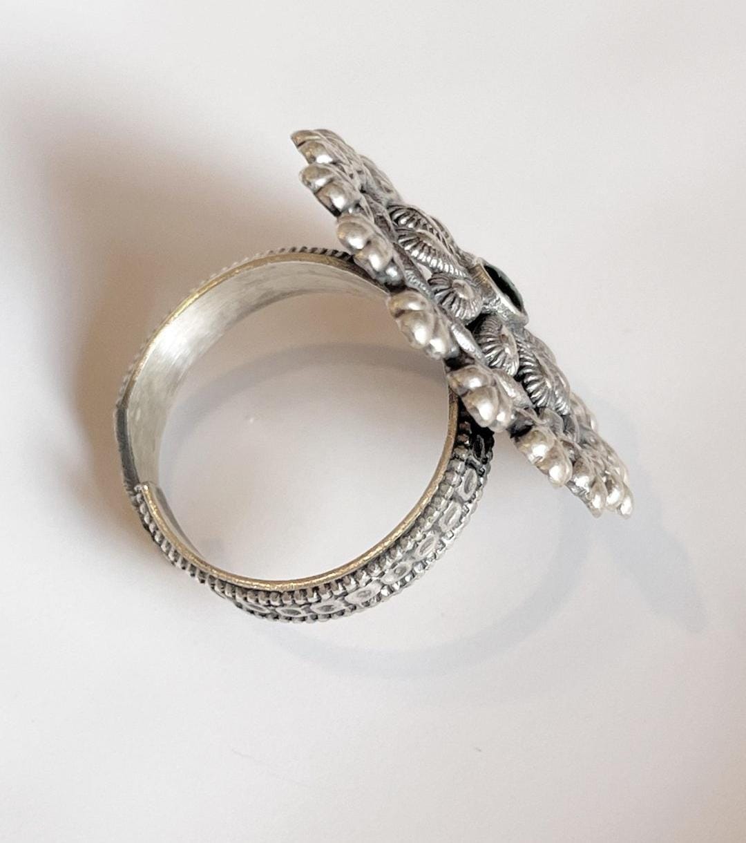 Bold mandala-style statement ring in sterling silver 925 with green floral details.