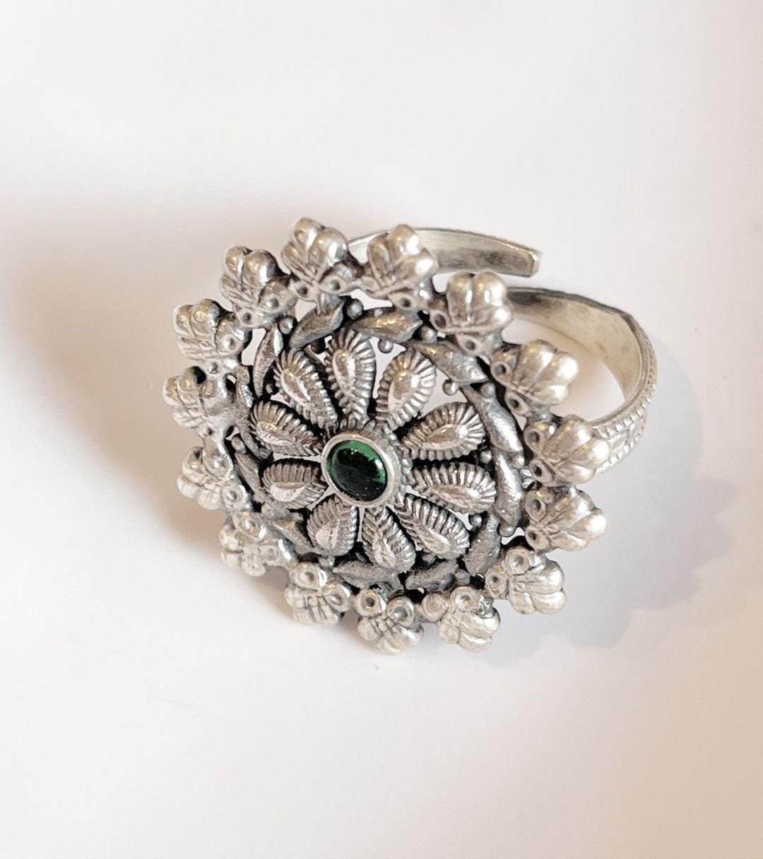 Antique green flower mandala ring in silver 925, adjustable for a perfect fit.