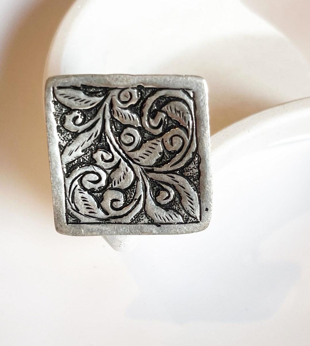 Elegant silver 925 adjustable ring with a tribal Chitai flower design.