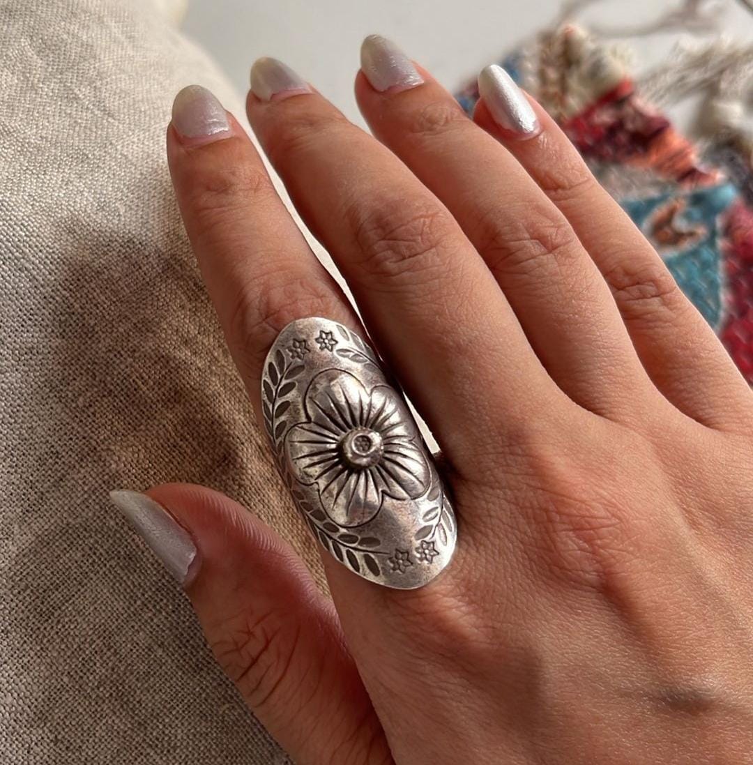 Antique flower mandala ring in handcrafted sterling silver 925, adjustable.