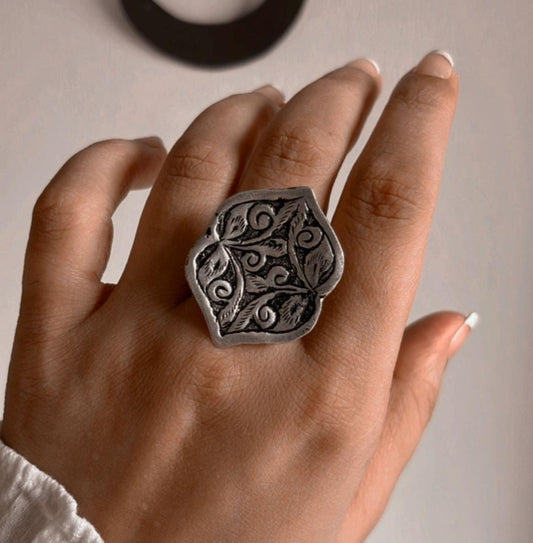 Handcrafted antique tribal Chitai flower ring in sterling silver 925, adjustable.