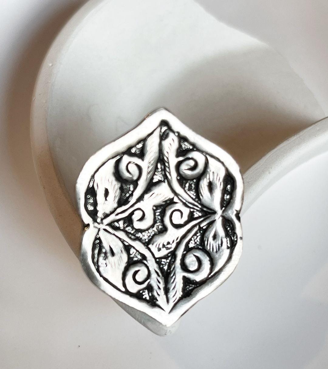 Exquisite tribal Chitai flower ring in sterling silver 925, handcrafted and adjustable.