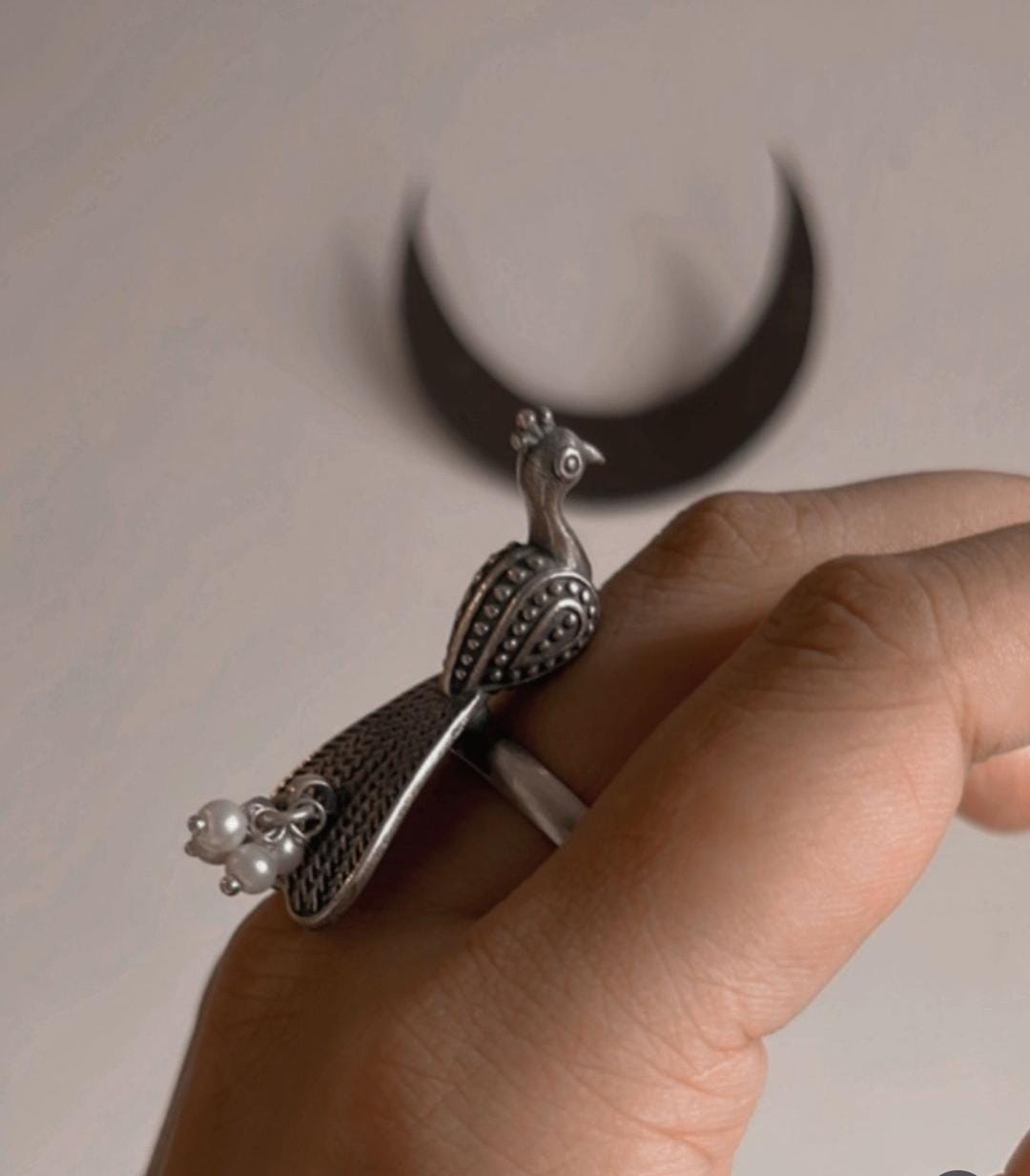 Timeless peacock and freshwater pearl adjustable ring in sterling silver 925.
