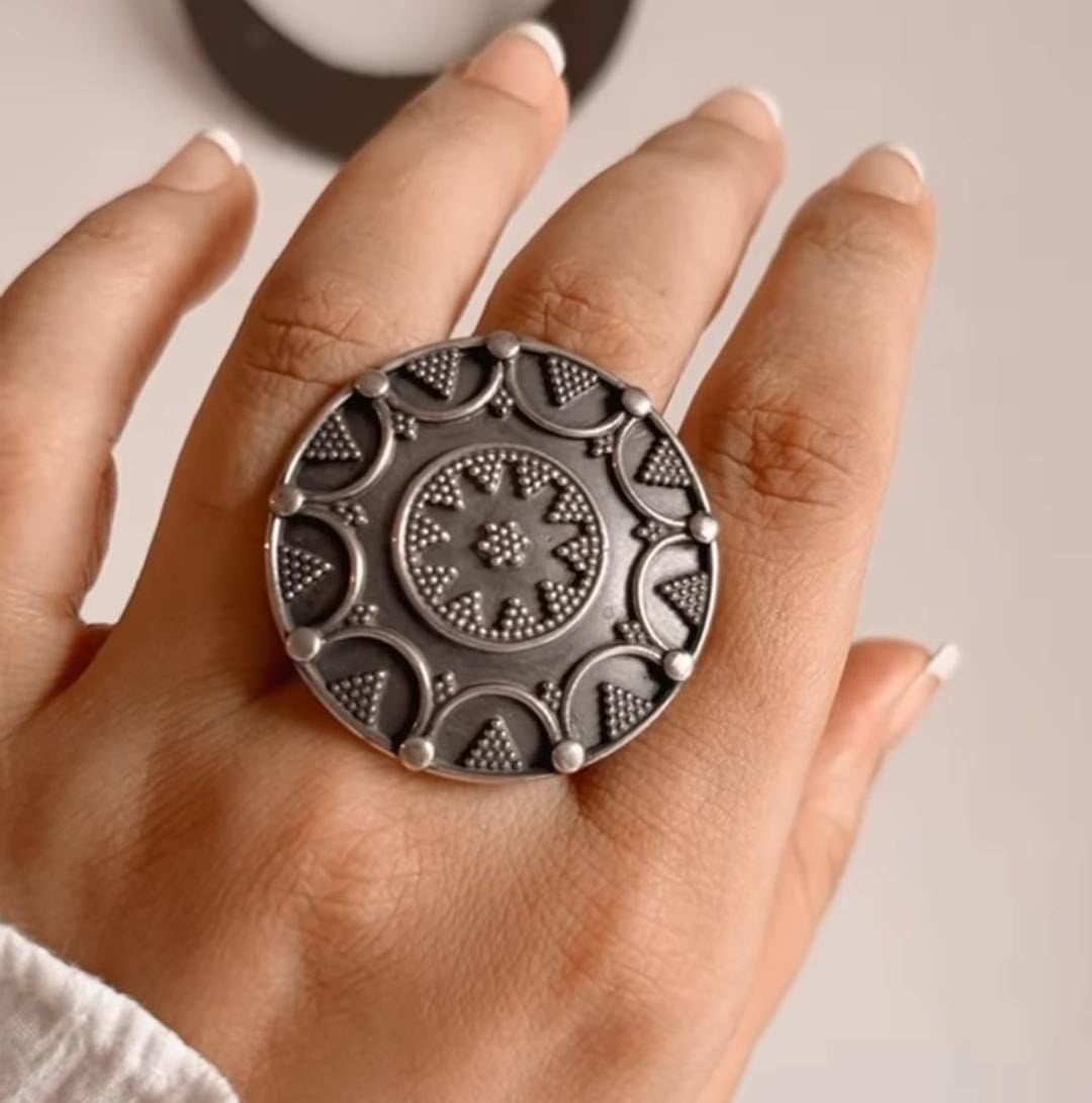 Handmade antique silver 925 ring with Rawa Mandala tribal craftsmanship.