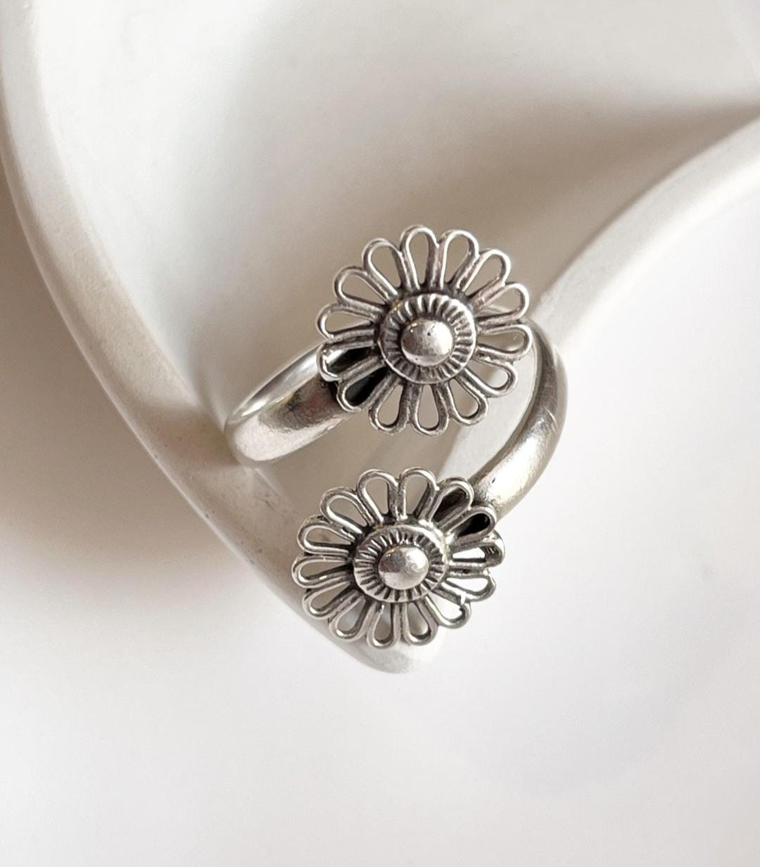 Elegant Phool Antique Flower Adjustable Silver 925 Ring