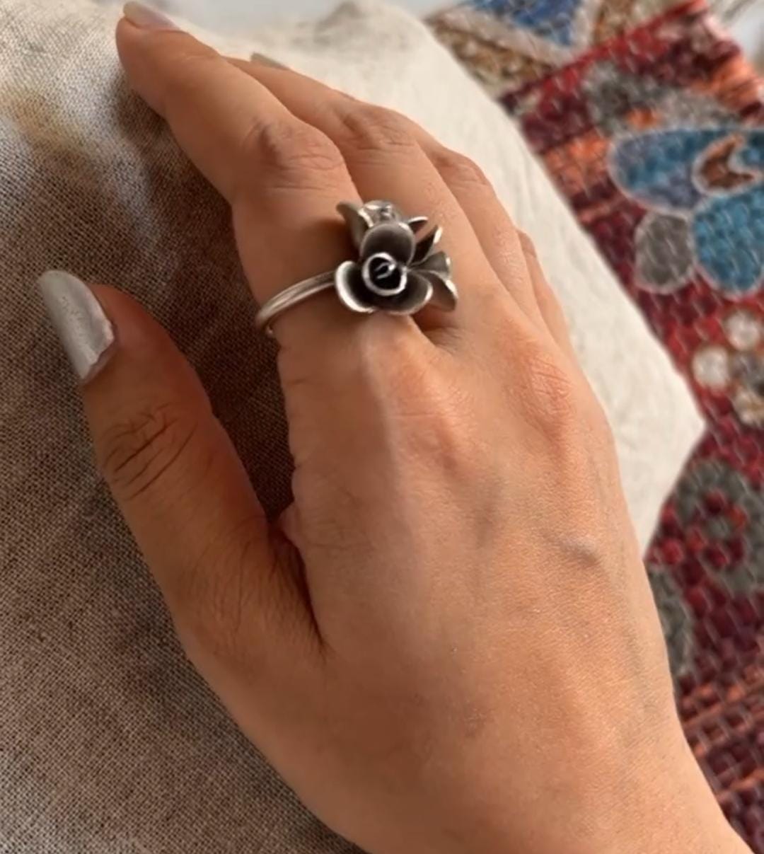 Intricate bohemian silver 925 ring with handmade rose bouquet details