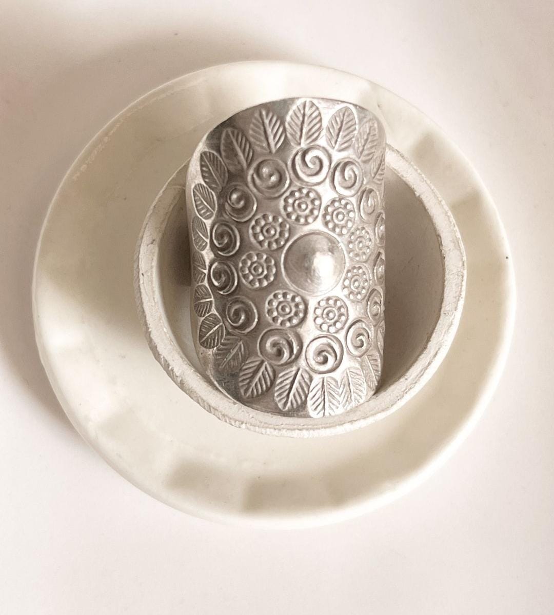 Adjustable silver 925 ring with a vintage boho tribal mandala design.