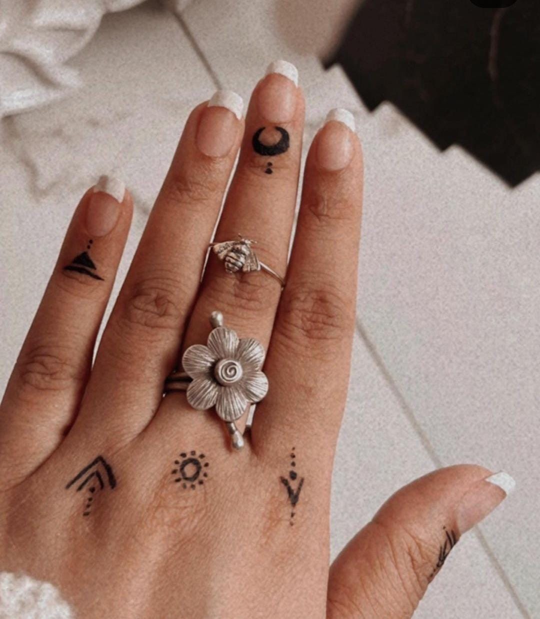 Exquisite antique bohemian flower ring in sterling silver 925.