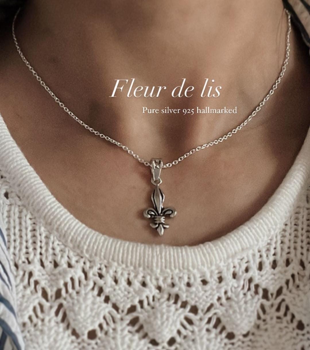 Timeless Fleur De Lis silver pendant featuring a classic, royal design