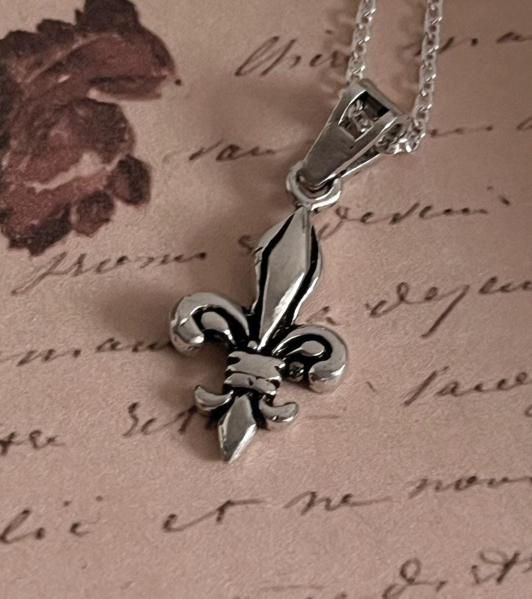 Versatile Fleur De Lis silver pendant ideal for both casual and formal wear